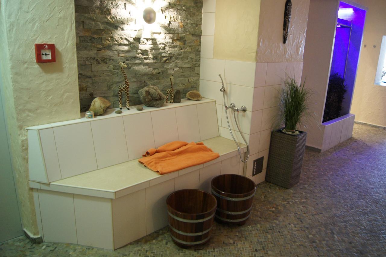 Hotel "Drei Rosen" Ohg Regina & Hans - Peter Fassbinder Leinefelde-Worbis المظهر الخارجي الصورة